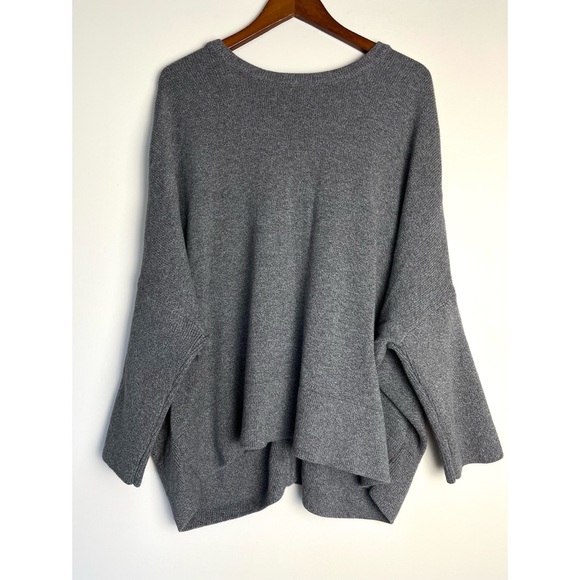 SOLD - Vetta Capsule V-Neck Oversized Sweater (size L) - Picture 8 of 9